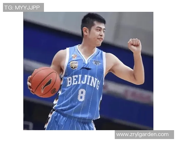 方硕的篮球之路：从青涩少年到职业赛场的辉煌历程与成长故事